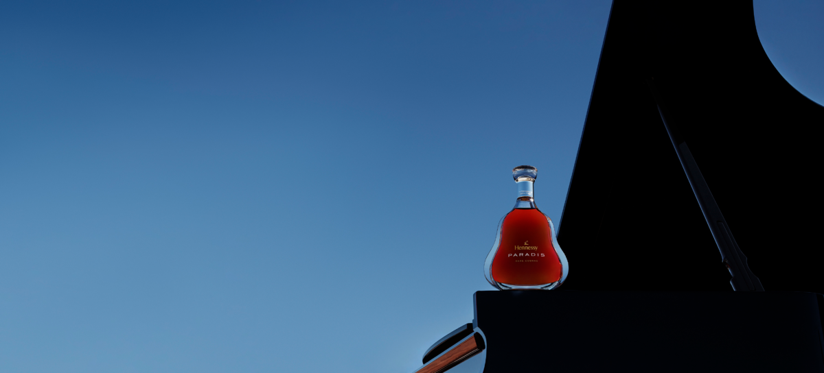 Hennessy Paradis_Decanter on piano